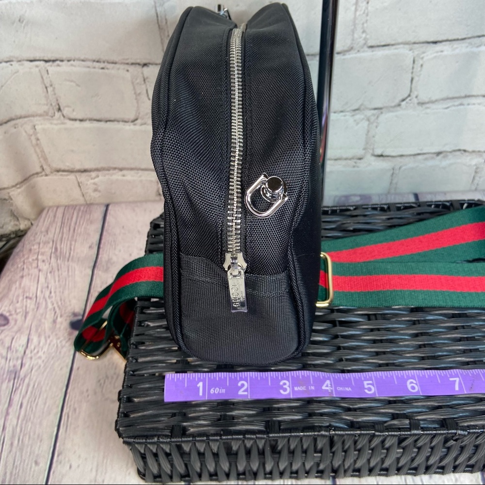 GUCCI crossbody bag from the beauty line with thick crossbody strap - Picture 11 of 12